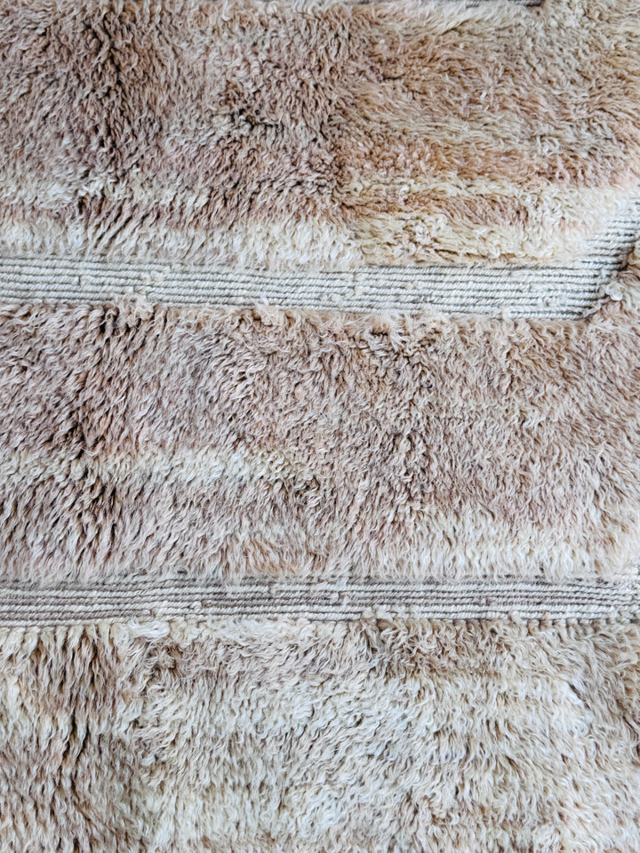 Tapis berbère Mrirt d’exception 268 × 144 cm