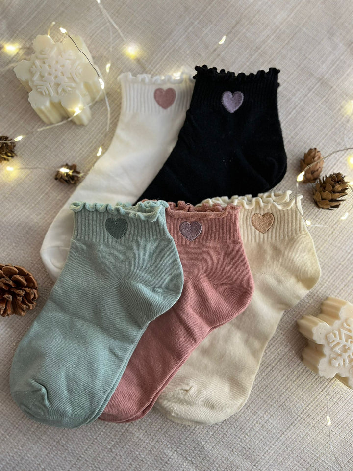 ♡ embroidered socks - set of 5